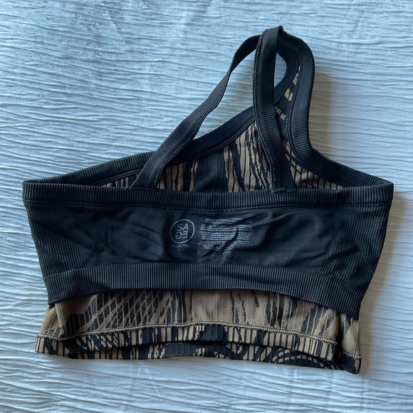 Off the Shoulder Sports Bra - Picture 4 of 4